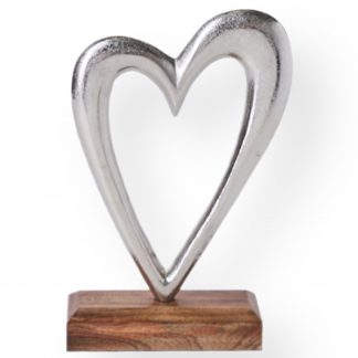 Декоративный объект в форме сердца